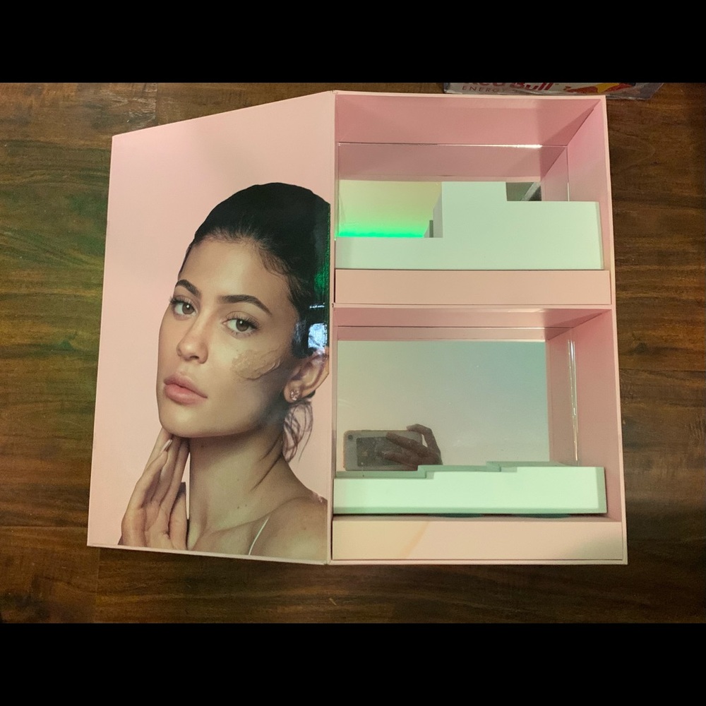 ‼️PUT A PRICE ON IT‼️ Kylie Skin Press Pr Kit Vanity Medicine Cabinet